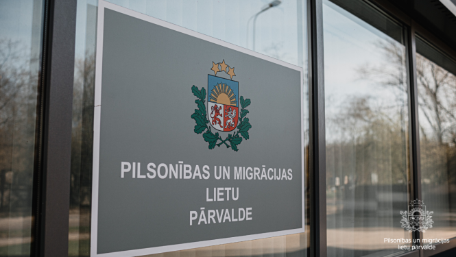 PMLP plāksne pie ieejas durvīm
