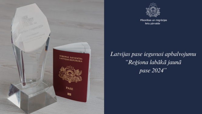 Teksts: latvijas pase ieguvusi apbalvojumu "Reģiona labākā jaunā pase 2024". Pases foto ar Latvijas jauna parauga pasi