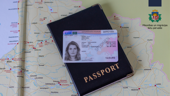 Uz Latvijas kartes: pase un uzturēšanās atļaujas karte 