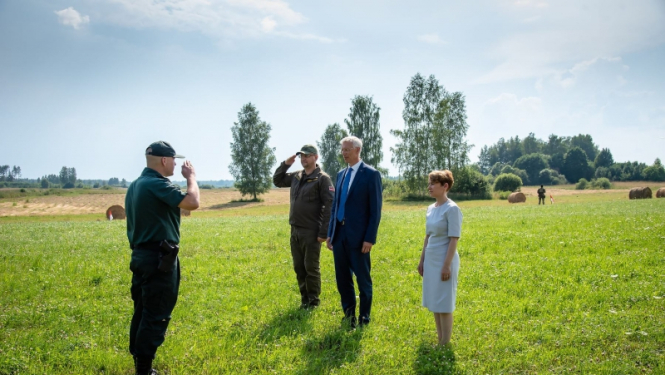 Premjers un iekšlietu ministre pierobežā