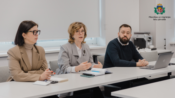 No kreisās: PMLP sabiedrisko attiecību vadītāja, Maira Roze, pārvaldes priekšnieces vietnieks