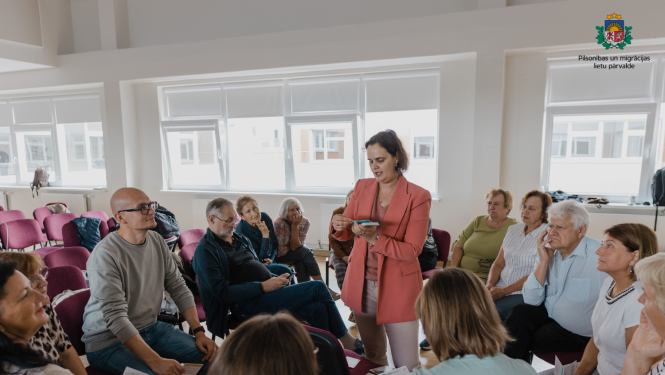 EMT pārstāvji runā ar ģeogrāfijas skolotājiem 