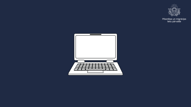 uz tumši melnā fona - dators