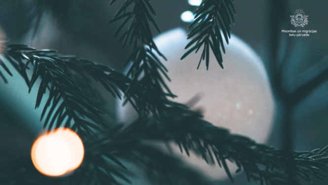 Egles zari ar mirgoļojošām gaismām