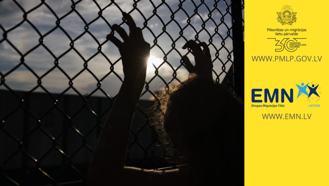 cilvēks aiz restēm, PMLP u EMN logo