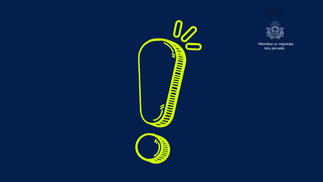 Izsaukuma zīme uz zilā fona