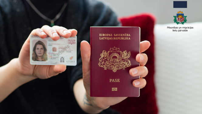Sievietes rokā: pase un eID karte