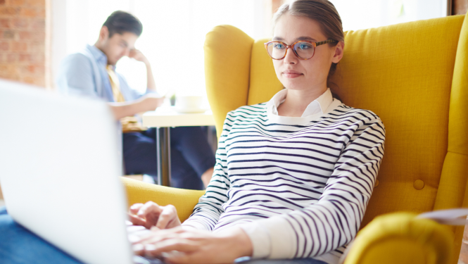 dators, meitene, tiešsaiste