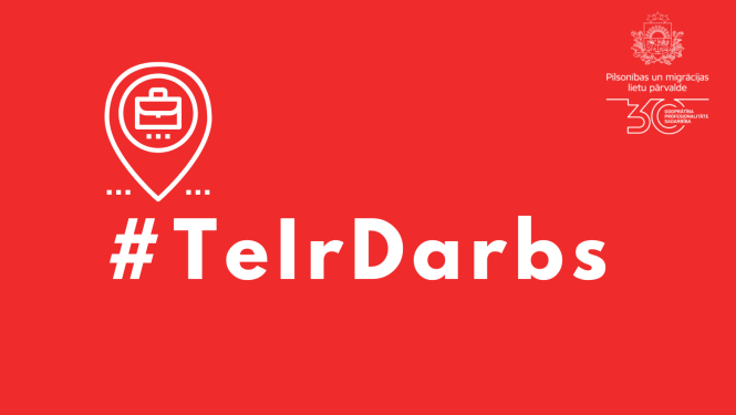 Teksts "Te ir darbs" uz spilgti sarkana fona