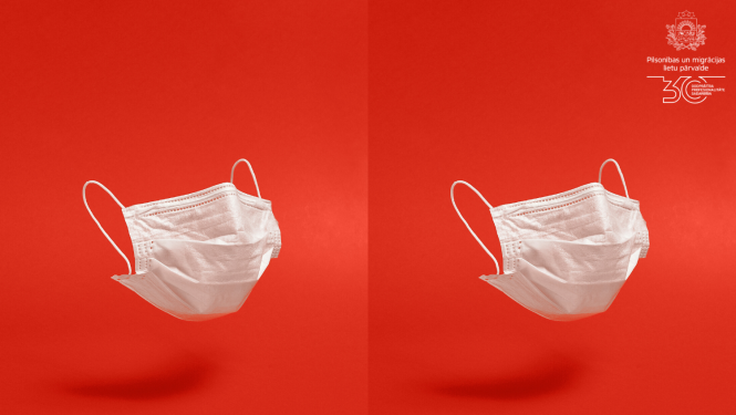 Mutes un deguna aizsegs uz sarkanā fona