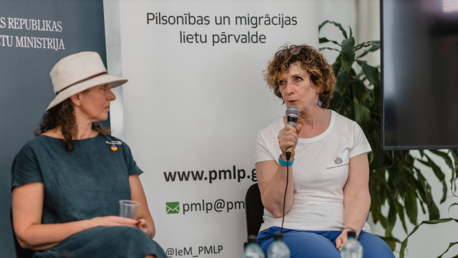 sarunu festivāls lampa