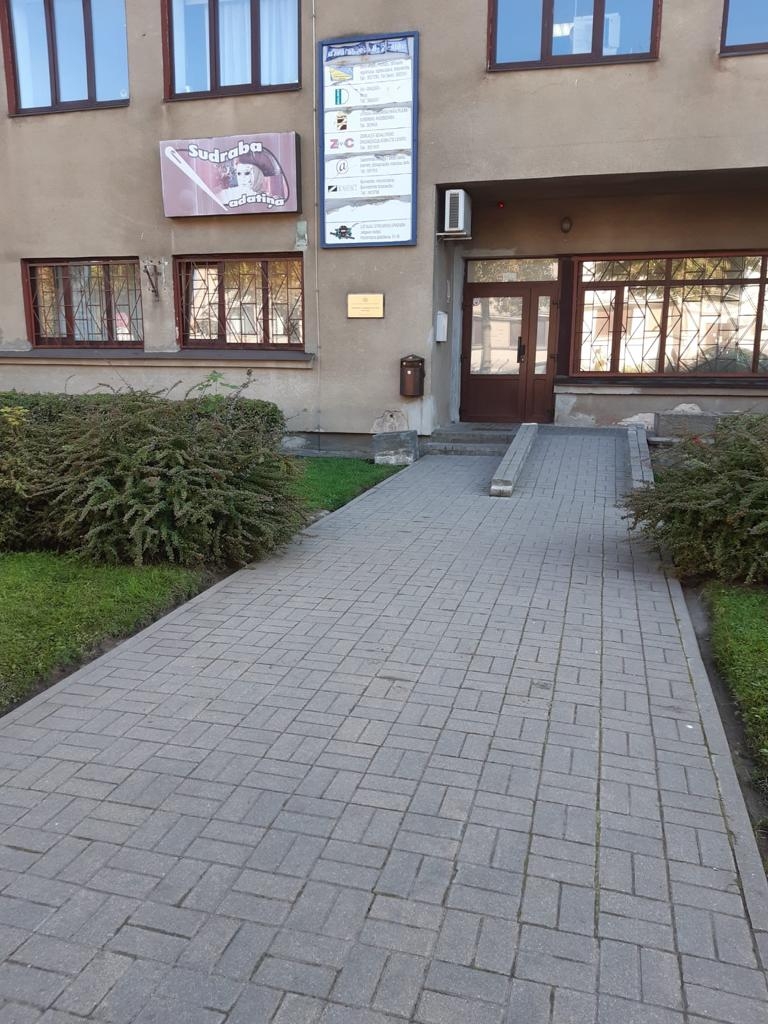 Skats uz filiāles ieeju no ielas puses