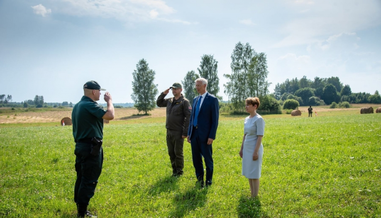 Premjers un iekšlietu ministre pierobežā