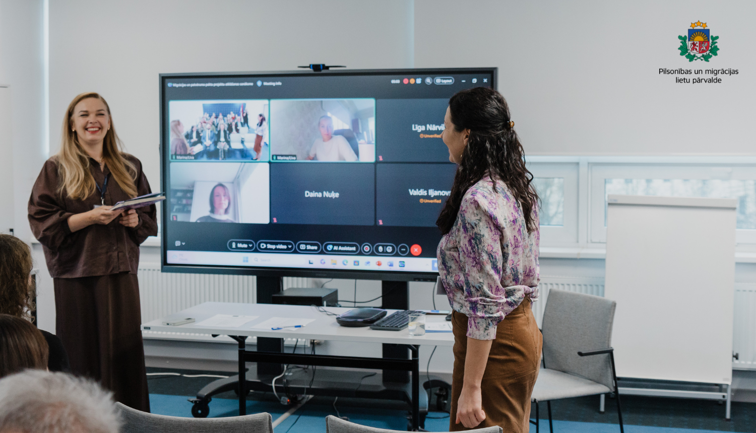 Pārvaldes eksperti prezentē projektu 