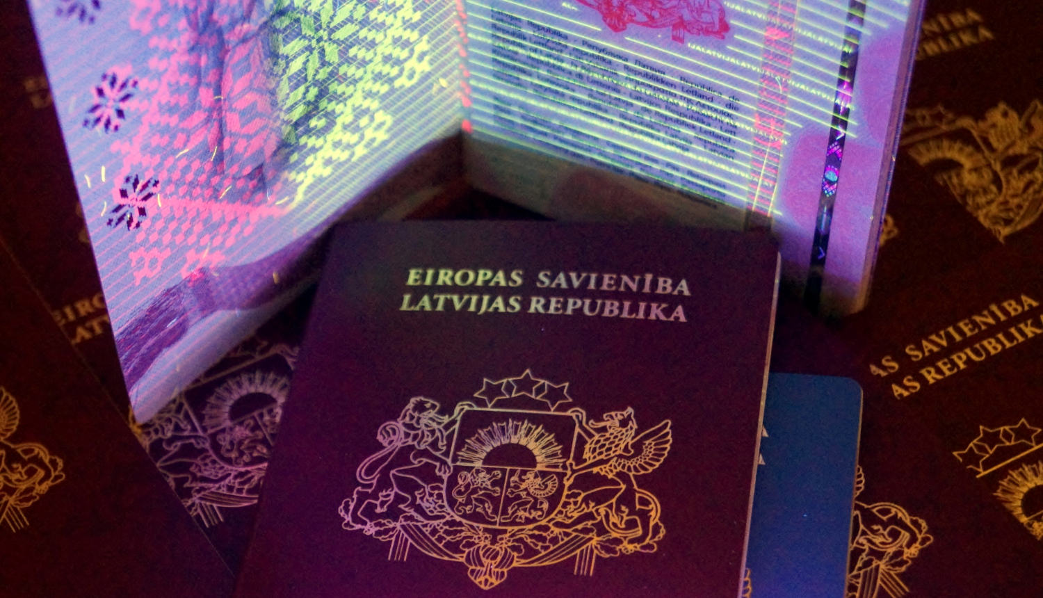 Pase zem ultravioleta starojuma