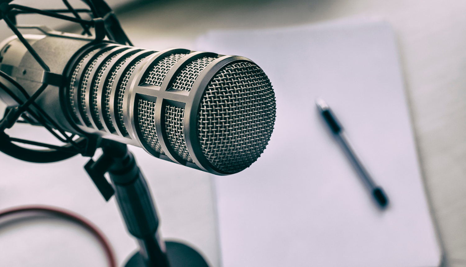 Mikrofons tuvplānā