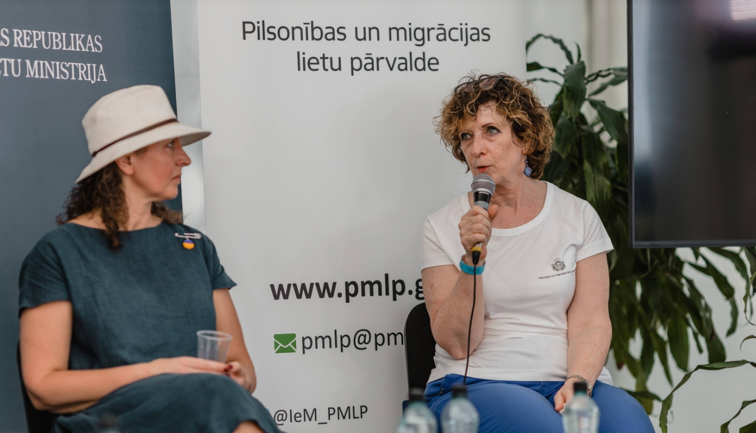 sarunu festivāls lampa