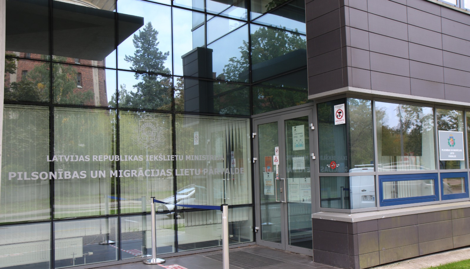 Pie PMLP RĪgas 1. nodaļas ieejas