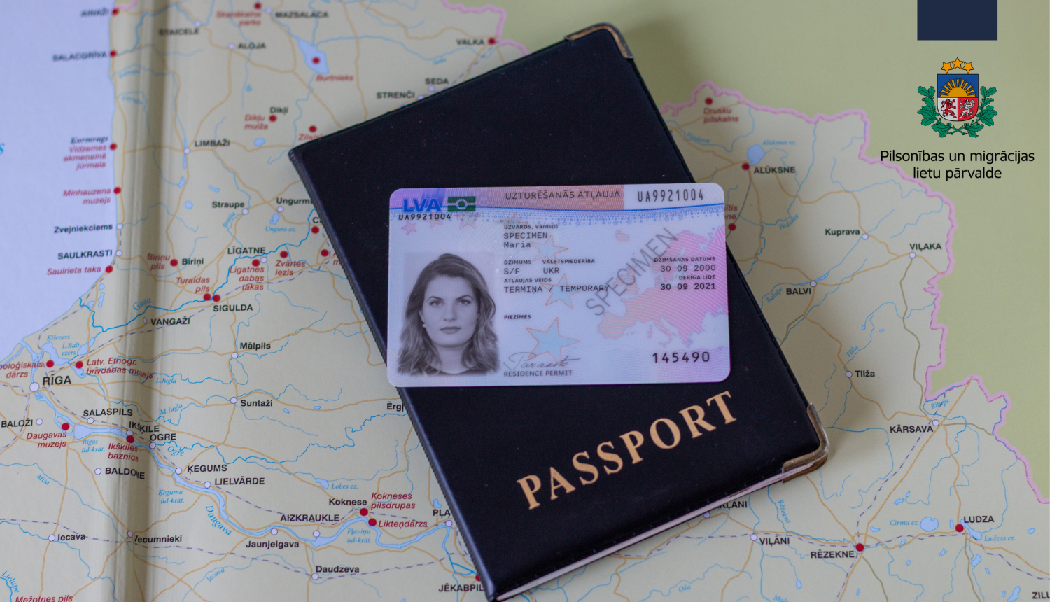 Uz Latvijas kartes: pase un uzturēšanās atļaujas karte 
